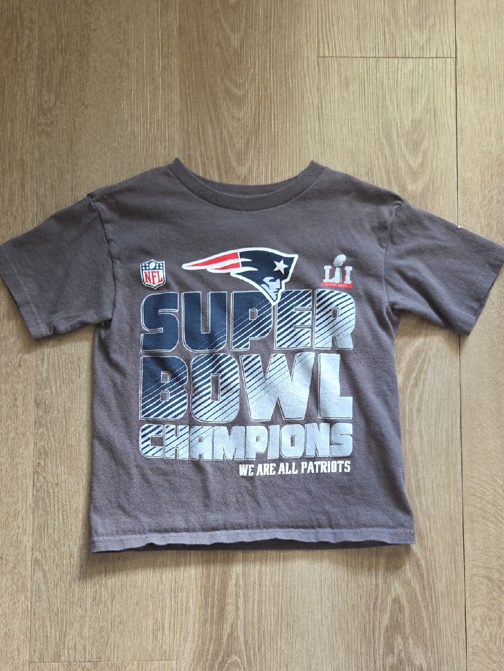 Fanatics Kids New England Patriots Brown Graphic Super Bowl Tee